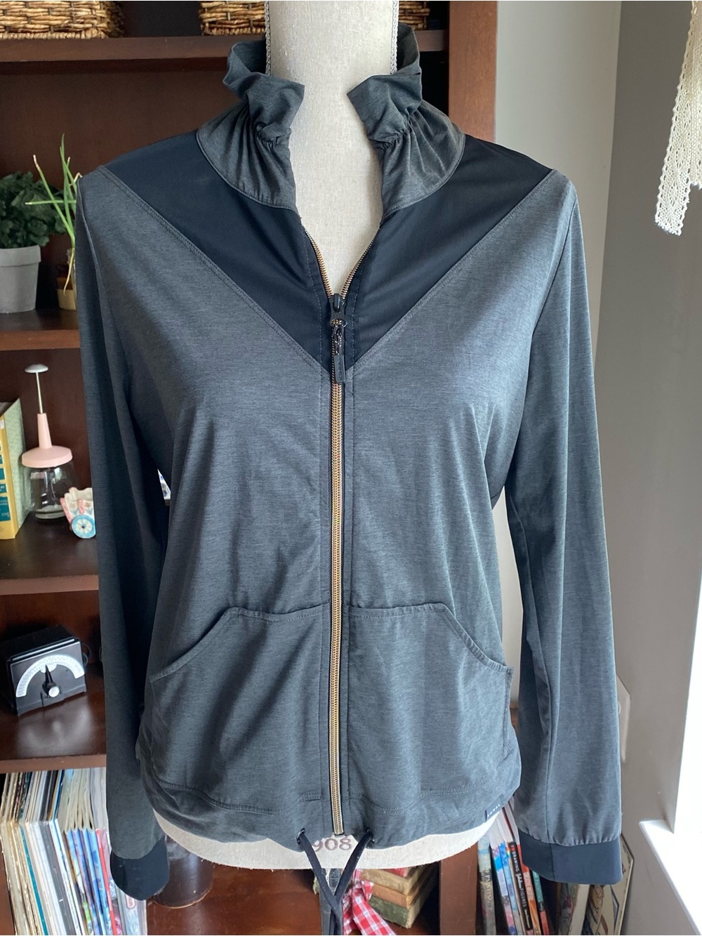 Koral Charcoal Gray Zip Up Windbreaker Contrast Mesh Yoke & Ruffled Collar NWOT